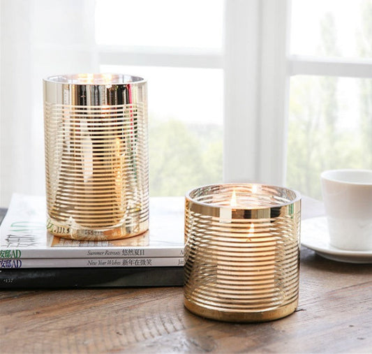 Eleganter Candle Stand aus Glas, perfekt für stilvolle Dekoration. Ideal für jedes Zuhause.