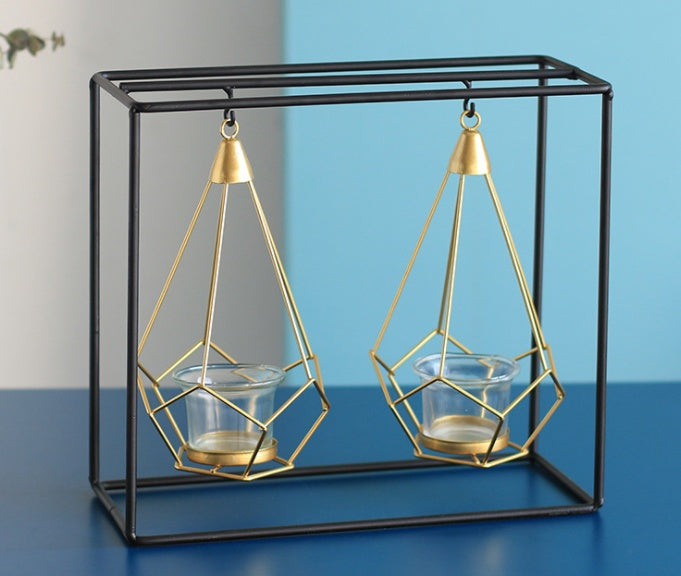 Nordische Candle Holders aus Eisen, ideal für Blockkerzen, verkörpern modernes Design und Stil.
