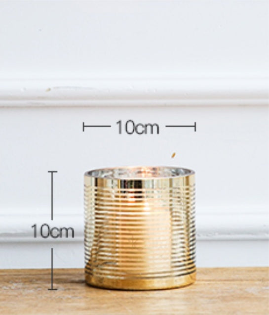 Gläserner Candle Stand mit eleganter Oberfläche, ideal für stimmungsvolle Beleuchtung im Zuhause.