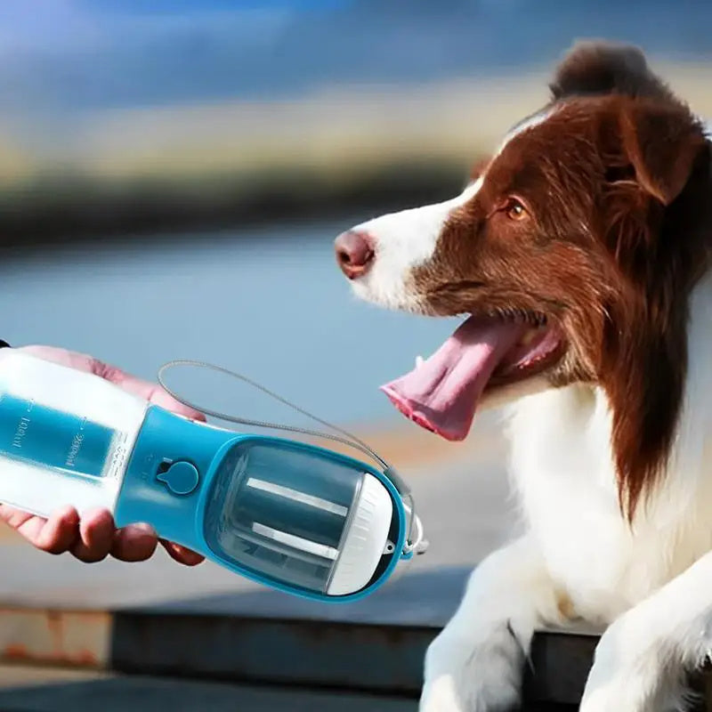 Praktische Hundewasserbecher mit Futterbehälter und Mülltüten, ideal für unterwegs – Dog Water Cup Drinking Food Garbage Bag Three-in-one Portable Small Multi-functional Pet Cups Pets Supplies.