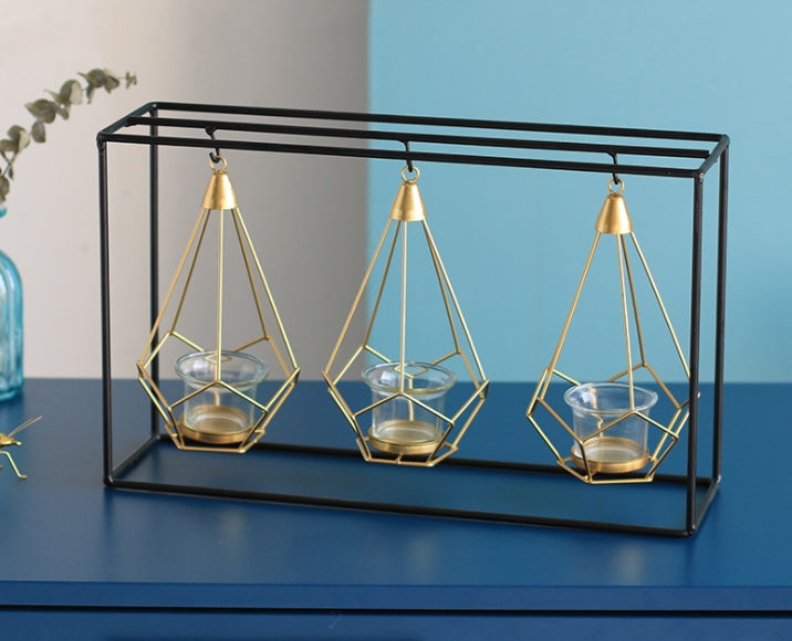 Elegante Candle Holders aus Eisen im nordischen Stil, perfekt für Blockkerzen in verschiedenen Designs.