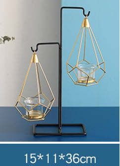 Nordische Kerzenhalter aus Eisen, ideal für Blockkerzen, in stilvollem Design für jede Einrichtung.