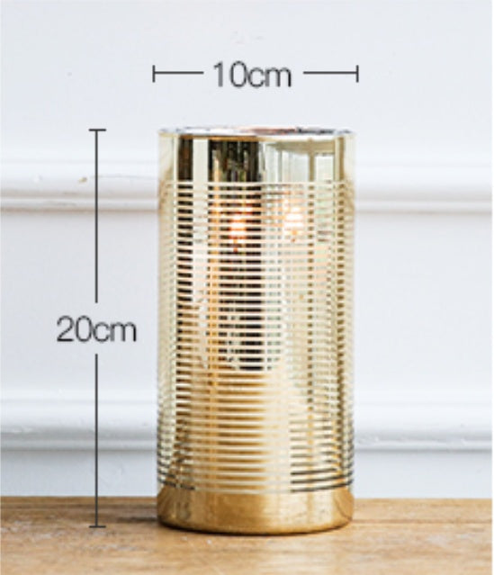 Eleganter Candle Stand aus Glas, 20 cm hoch, ideal für stimmungsvolle Beleuchtung. Perfekt für jeden Anlass.