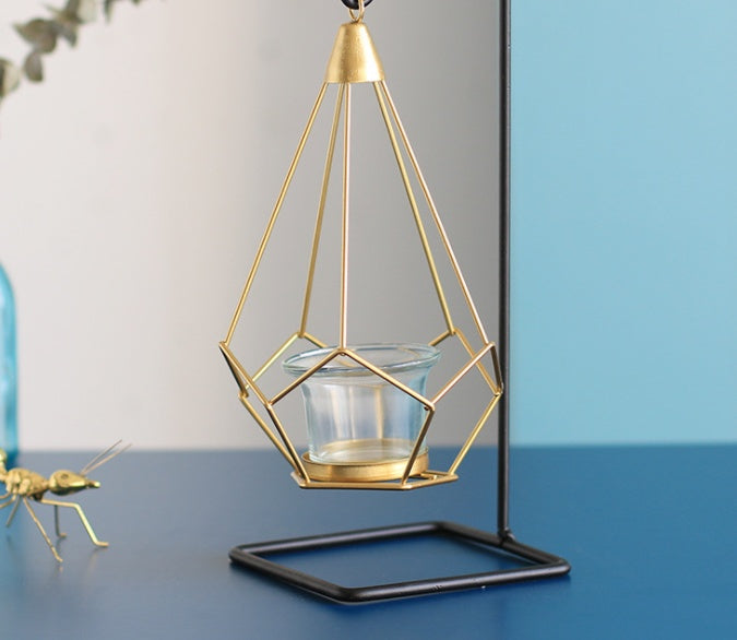 Elegante Candle Holders aus Eisen im nordischen Stil, ideal für Blockkerzen und verschiedene Anordnungen.